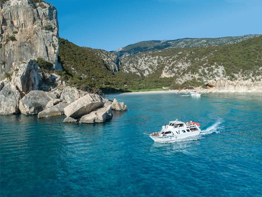 Cala Gonone: Guided Boat Tour to Cala Luna Beach - The 4-hour rhythm: cruise out, swim stop, and time on Cala Luna