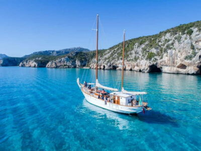 Cala Gonone: Gulf of Orosei Tour with a Vintage Sailing boat - Check-In, Timing, and the Packed-Lunch Reality