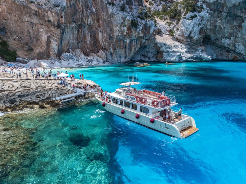 Cala Gonone:Cruise in the Gulf of Orosei with Cala Goloritzé - Stop 1: Cala Luna and why it often comes with big-photo energy