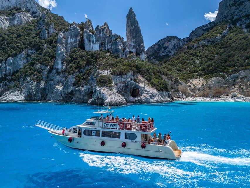 Cala Gonone:Cruise in the Gulf of Orosei with Cala Goloritzé - On board: bar, audio guide, and how the day feels underway