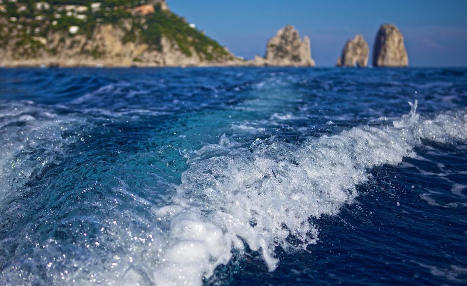 Capri: 2-Hour Boat Tour with Happy Hour - A Two-Hour Capri Coastal Sprint From Marina Grande