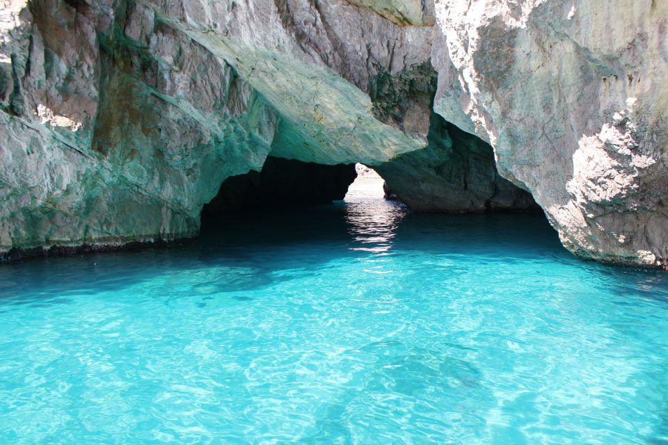 Capri: 2-Hour Boat Tour with Happy Hour - Happy Hour on the Water: Limoncello, Prosecco, and Snacks