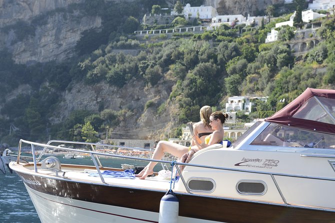Capri Boat tour from Positano with Light Lunch, Drinks & Swim - Entering Capri from Positano: How the day is paced
