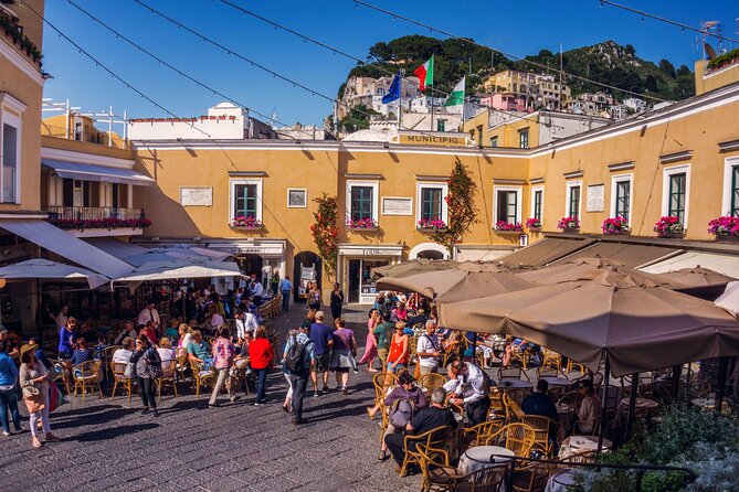Capri Island Small Group Boat Tour from Naples with Light Lunch - Lunch, snacks, and drinks: what you actually get on board