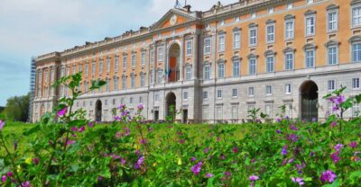 Caserta: Royal Palace of Caserta Guided Tour - Finding your guide outside the main entrance (and hearing them clearly)