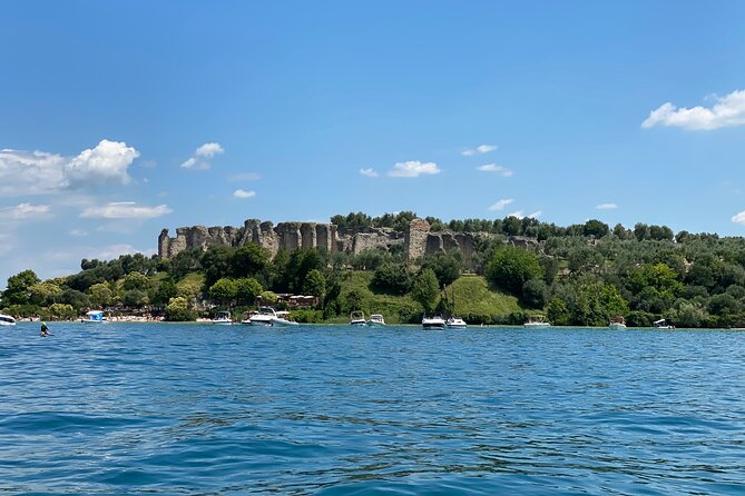 Castles boat tour with Bardolino wine tasting and nibbles - The pace in 4 hours: built for views, not long detours