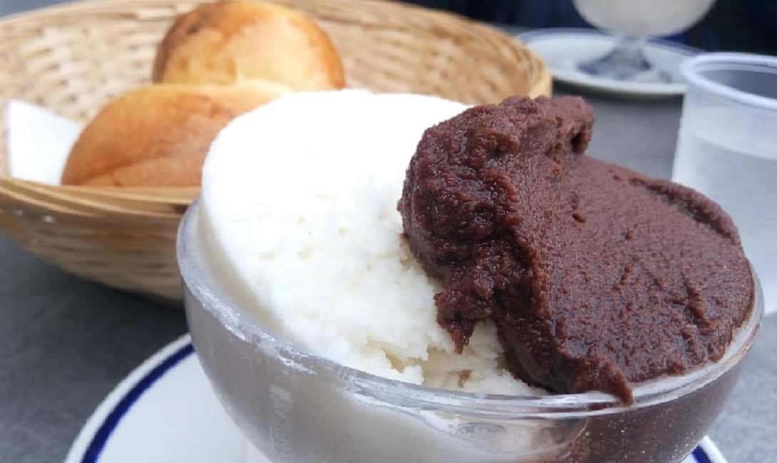 Catania: Street Food Guided Walking Tour - Alcohol, guide style, and why the narration matters