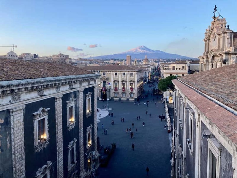 Catania: The heart of the City - Tour guidato in Italiano - Piazza Duomo and the elephant symbol: baroque drama, explained