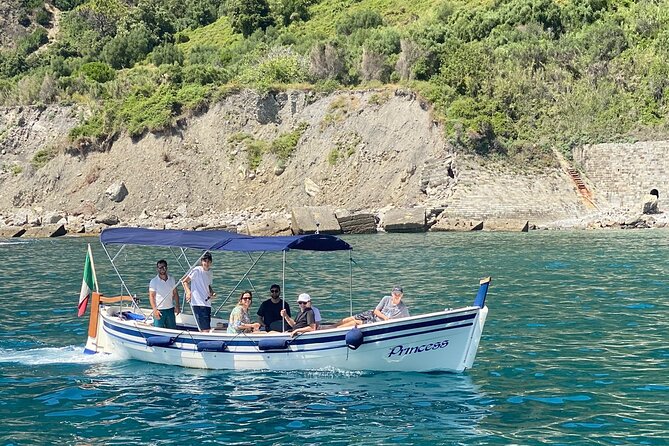 Catch the Sun, Skip the Crowds: 5Terre w Aperitivo&Snorkel - Aperitivo on Board: Focaccia, Local Finger Food, and Drinks That Keep It Fun