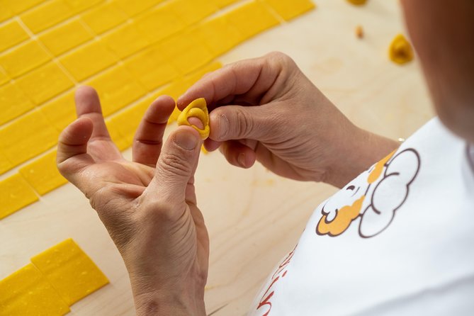 Cesarine: Small group Pasta and Tiramisu class in Bologna - Dietary needs and sanitary comfort in real homes
