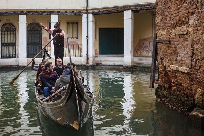 Charming Gondola Ride on the Grand Canal & Gondola Gallery™ - Getting there near St Mark’s: how to avoid the most common snags