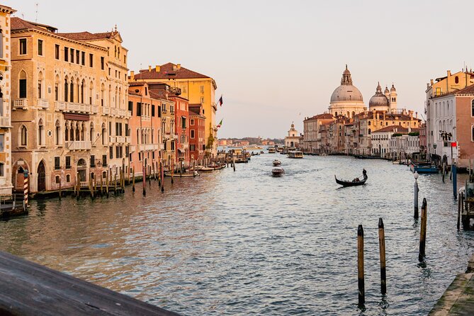 Cinematic Photoshoot in Venice: Capture Venice Hidden Gems - Canal Grande: reflections, water color, and cinematic waterlines