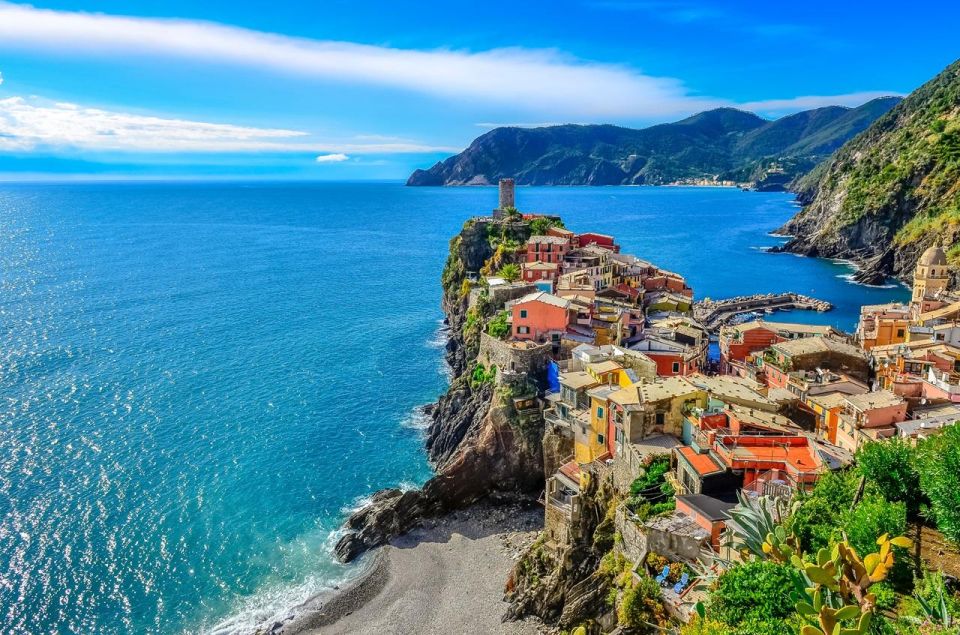 Cinque Terre: Hybrid Boat Tour with Swimming Stop - The onboard experience: drinks, snacks, and crew energy