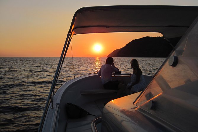 Cinque Terre Sunset Boat Tour Experience - Corniglia, Manarola, and Riomaggiore: Photo Stops That Keep the Boat Moving