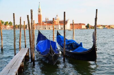Classic 30-Minute Gondola Ride in Venice - Shared Gondola Reality: What the 25-Person Limit Means