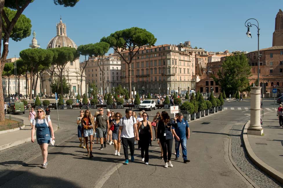 Colosseum & Roman Forum Semi-Private Guided Tour - Where the tour really begins: Touristation Aracoeli on Piazza Venezia side