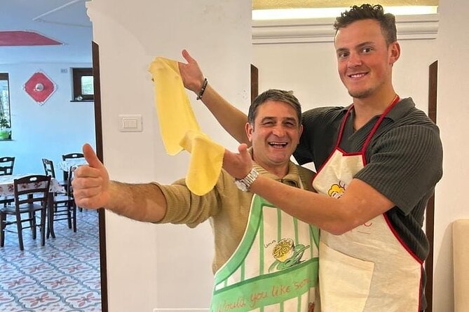 Cooking class with Pasta, mozzarella and Tiramisu with wine - Where you start: the meeting point and what “near public transport” means