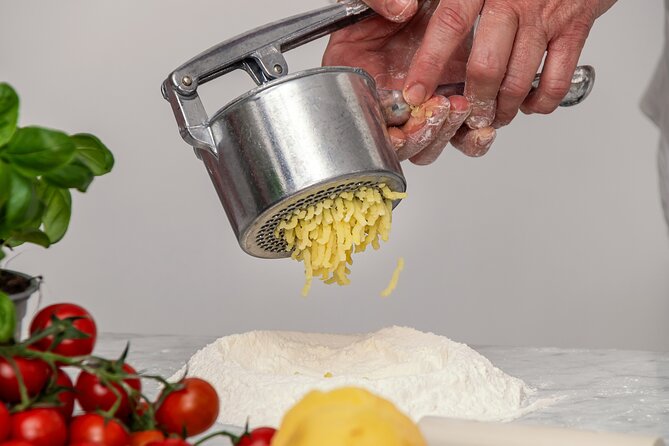 Cooking Class: Your Culinary Love Affair in Sorrento - The 3-Course Meal: Unlimited Wine, Prosecco, Coffee, and Limoncello
