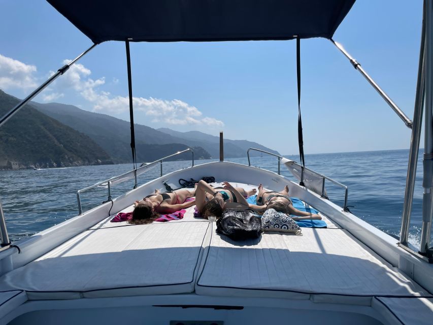 Cruise:Portovenere and the 3 islands with aperitif included! - Why Portovenere and its islands look different from the water