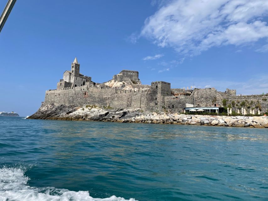 Cruise:Portovenere and the 3 islands with aperitif included! - Stop 1: your first swim and snorkeling moment with Palmaria in view