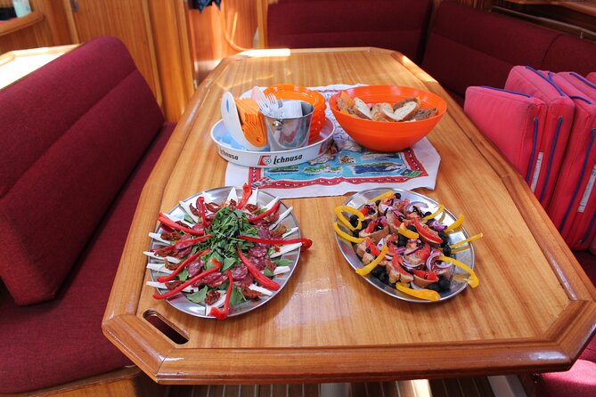 Daily sailing trip in the La Maddalena Archipelago - The crew makes the day: names you might hear and why it matters