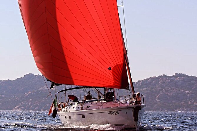 Daily sailing trip in the La Maddalena Archipelago - Food, drinks, and onboard comfort for a full day at sea