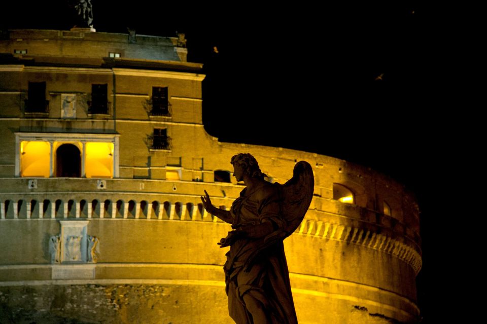 Dark Heart of Rome - Facts, Legend & Mystery Walking Tour - Via Giulia and Piazza Farnese: Beauty With a Side of Unease