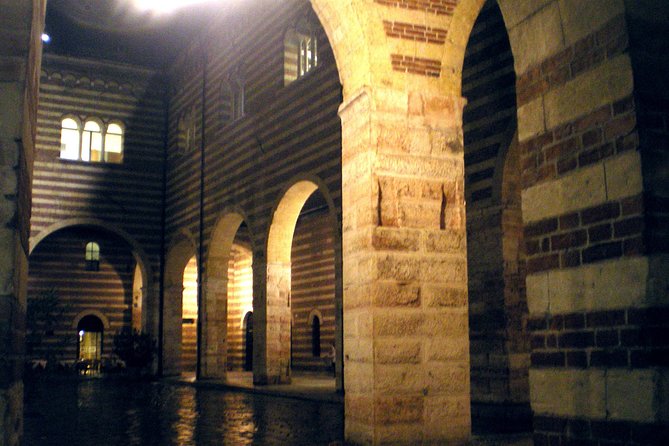 Dark Historical Verona Walking Tour - Stop 5: Arche Scaligere tombs and the violence behind the beauty