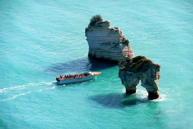 Desirèe experience. Visit of the marine caves of Vieste - Pizzomunno monolith: quick landmark time on the water