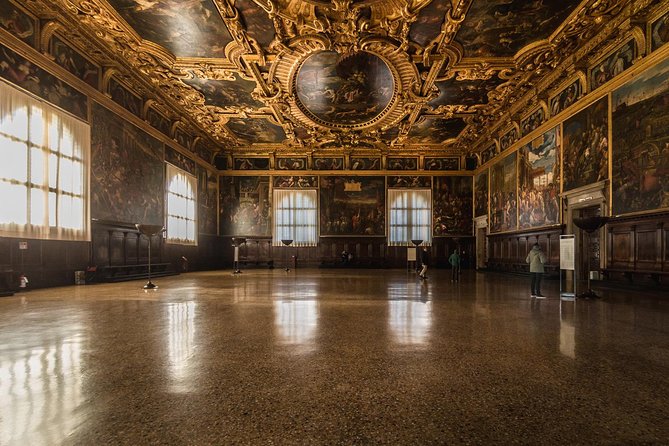 Doge's Palace: Priority Ticket, GuideBook & Optional Bell Tower - Guidebook, VR gondola, and audio: how to get the most when it’s not fully guided