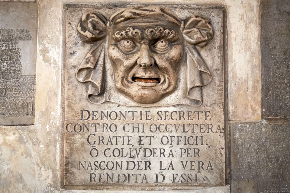 Doge's Palace Skip-the-Line Guided Tour - Statues and waiting rooms: where authority was felt