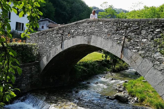 E-Bike Tour around Three Lakes and Idyllic Mountain Life - Velzo and Naggio: grape vines, tight turns, and a preserved square