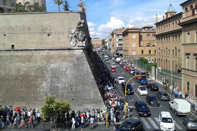 Enjoy Vatican Museums , Sistine Chapel : guided tour - Dress code, heat, and the real comfort math