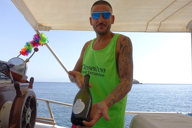Escursioni in barca Taormina Giardini Naxos Isola bella - Crew energy and local storytelling: Captain Phillip, Giuseppe, and Pepe