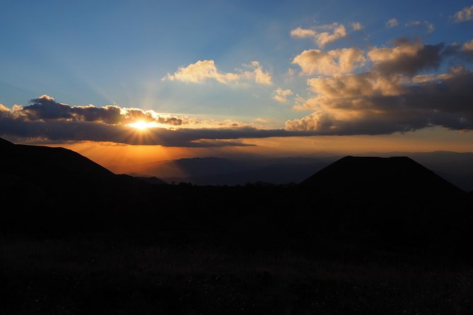 Etna at sunset - 4x4 tour with Sicilian sweet aperitif - Guides and the “feel” of the day: stories that connect science to Sicily