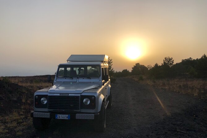 Etna at sunset - 4x4 tour with Sicilian sweet aperitif - Meeting point and timing: 3:30 pm start from Trecastagni