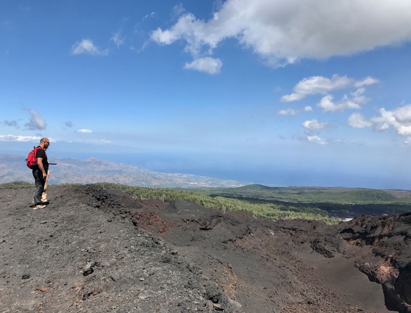 Etna: Craters of the 2002 Eruption Trekking Experience - Volcanic morphologies on the north flank: the Hornitos stop