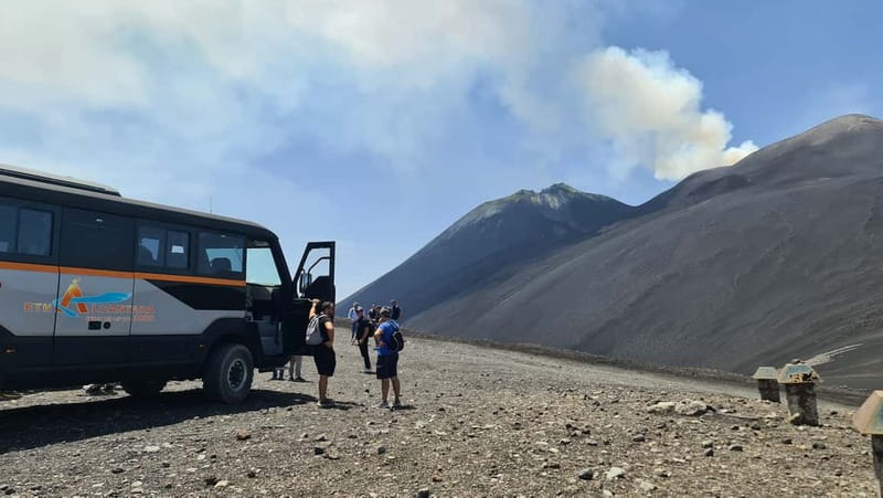 Etna North 2900mt & Craters of 2002 - The Craters of 2002 rift walk: how eruptions shape what you can see