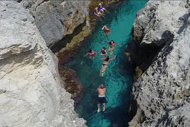 Exclusive boat tour for up to 8 people, beautiful Tropea - Praia di Fuoco: golden sand and crystal clarity (Stop 1)