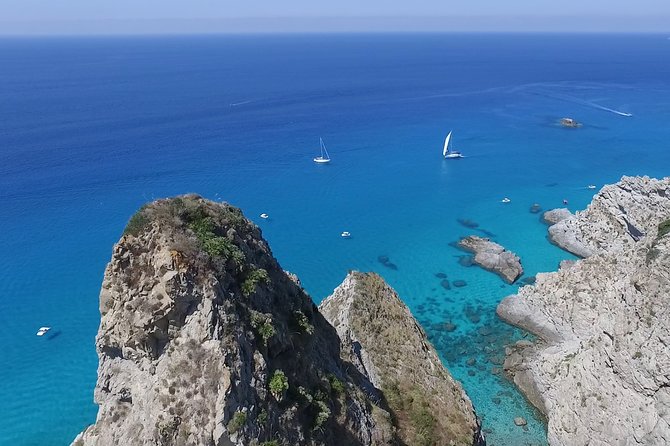 Exclusive boat tour for up to 8 people, beautiful Tropea - Grotta dello Scheletro: swim in a small cave (Stop 3)