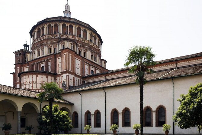 Experience Da Vinci's Last Supper: Tickets & Guided Tour - Cloister stroll and garden courtyard: the calmer side of the complex