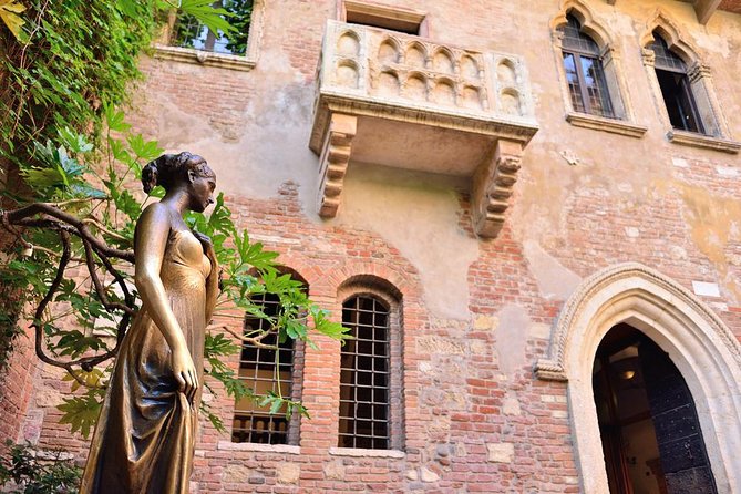 Fascinating Verona: in the Footprints of Romeo and Juliet - Courtyards and Backstreets to the Scala Family Tombs