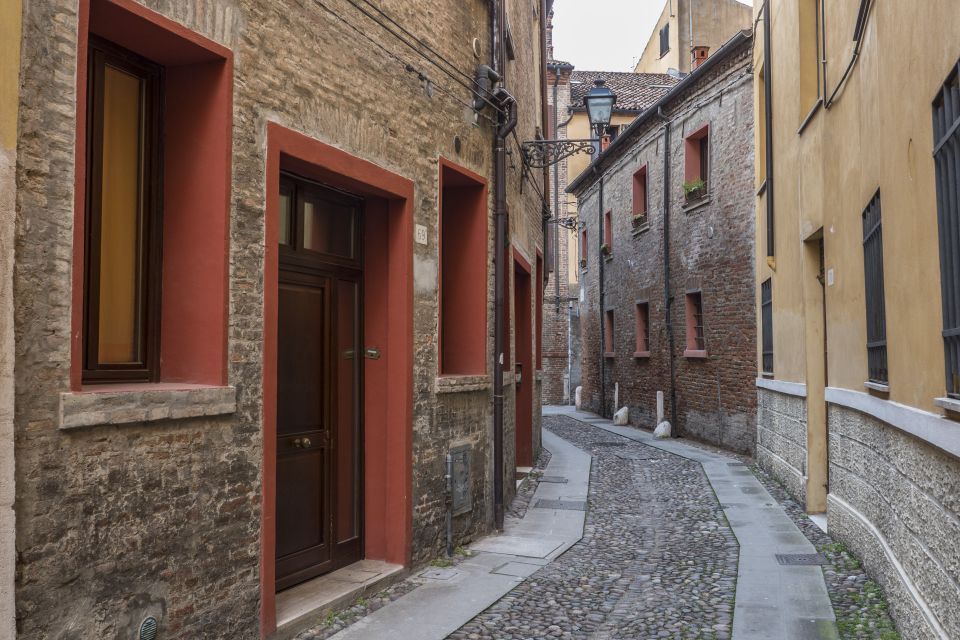 Ferrara: City Highlights Walking Tour with Local Guide - Renaissance additions and Estense legends: how the guide turns streets into stories