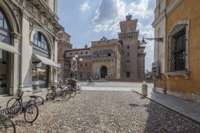 Ferrara: City Highlights Walking Tour with Local Guide - Estense Castle and Corso Ercole I d’Este: the walk’s power start