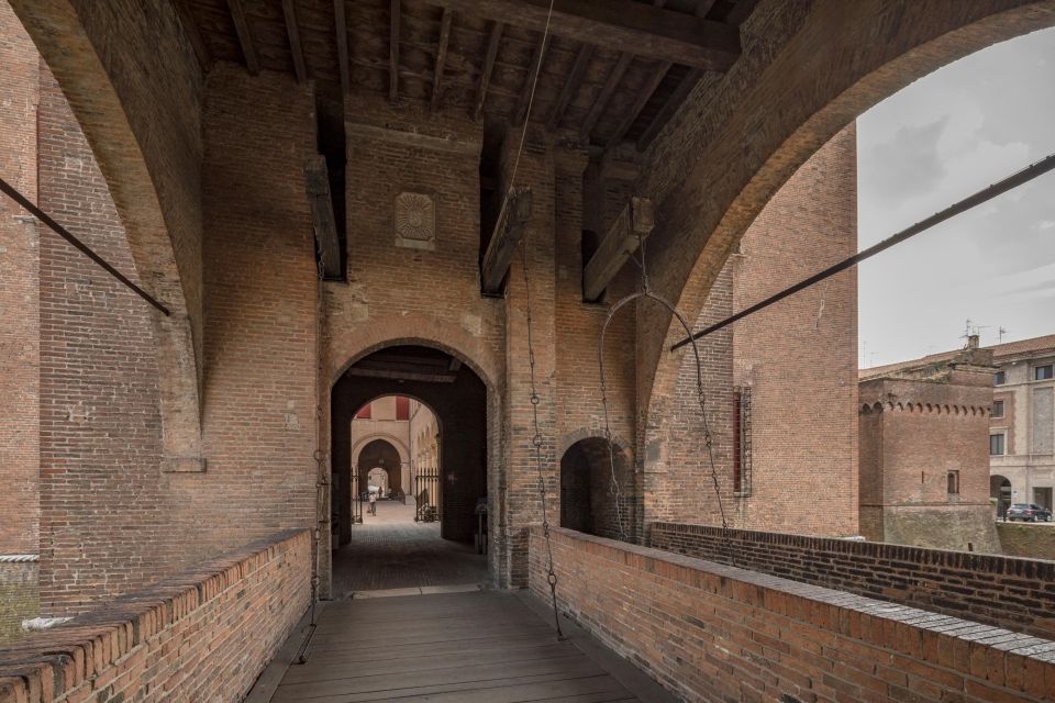 Ferrara: Estense Castle Guided Tour - Castello Estense: Ferrara’s moat-bound icon