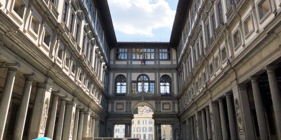 Florence: 4-Hour Accademia and Uffizi Galleries Guided Tour - A quick reset near the office before the city walk