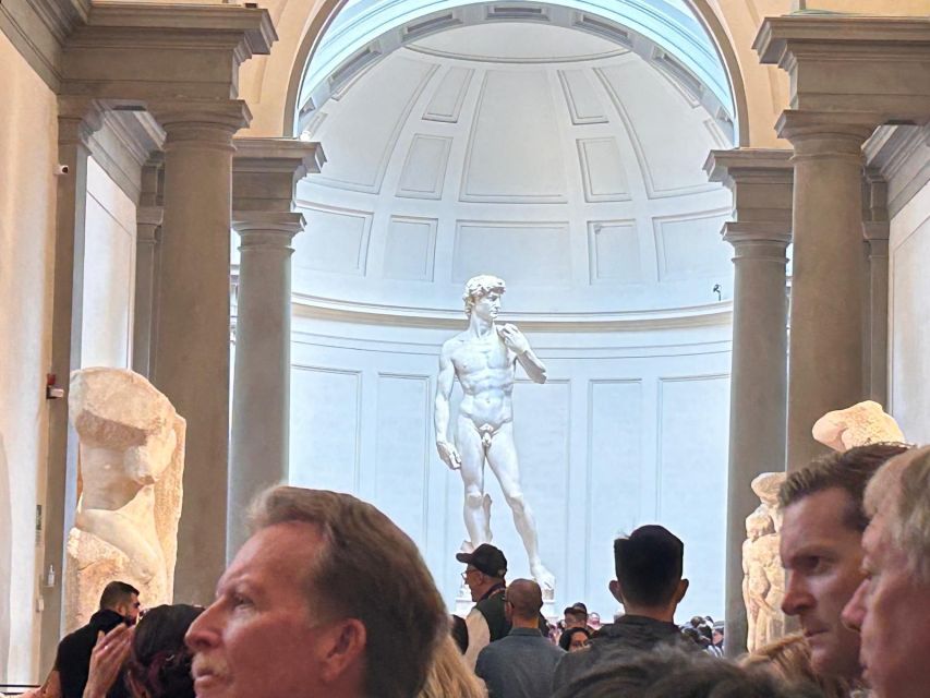 Florence: Accademia Gallery David Entry & Audio Guide App - Meeting the host on Via Ricasoli 115 (and what to look for)