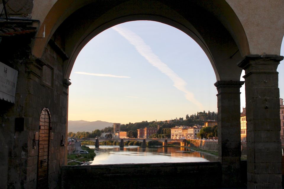 Florence: Audio Guided Walking Tour led by Tour Leader - Via dè Tornabuoni to Santa Trinita: Architecture in Layers