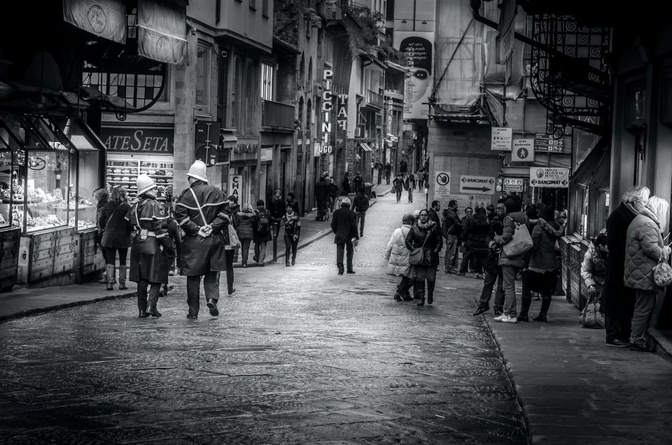 Florence: Audio Guided Walking Tour led by Tour Leader - Pitti Palace and Santa Felicita: Big Names Beyond the Postcards