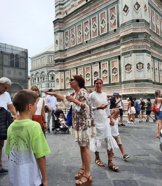 Florence: Dan Brown's Inferno 2-Hour Walking Tour - Group size, languages, and how your guide shapes the walk